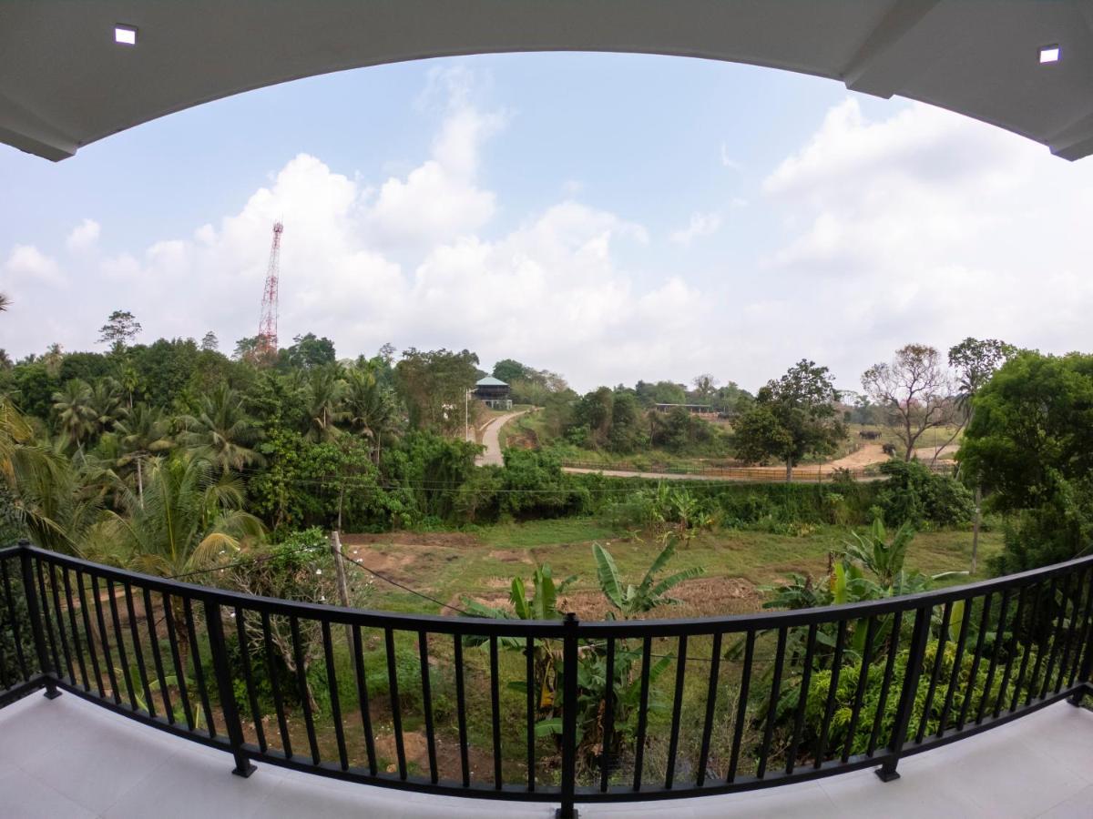 Pinnawala Elephant Front View Hotel Rambukkana Kültér fotó